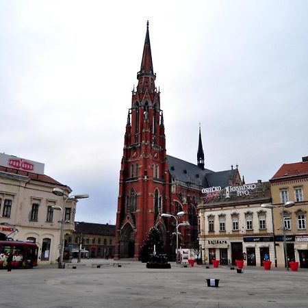 Rooms With A Parking Space Osijek, Slavonija - 15994 Exterior photo