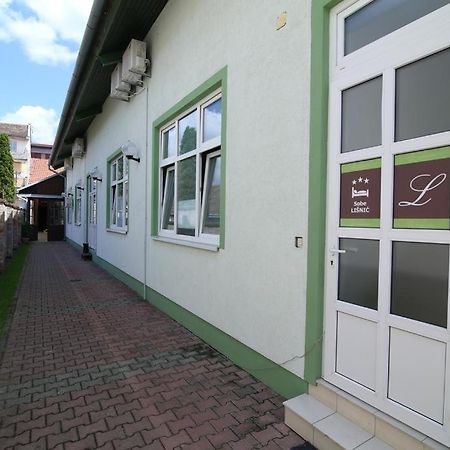 Rooms With A Parking Space Osijek, Slavonija - 15994 Exterior photo