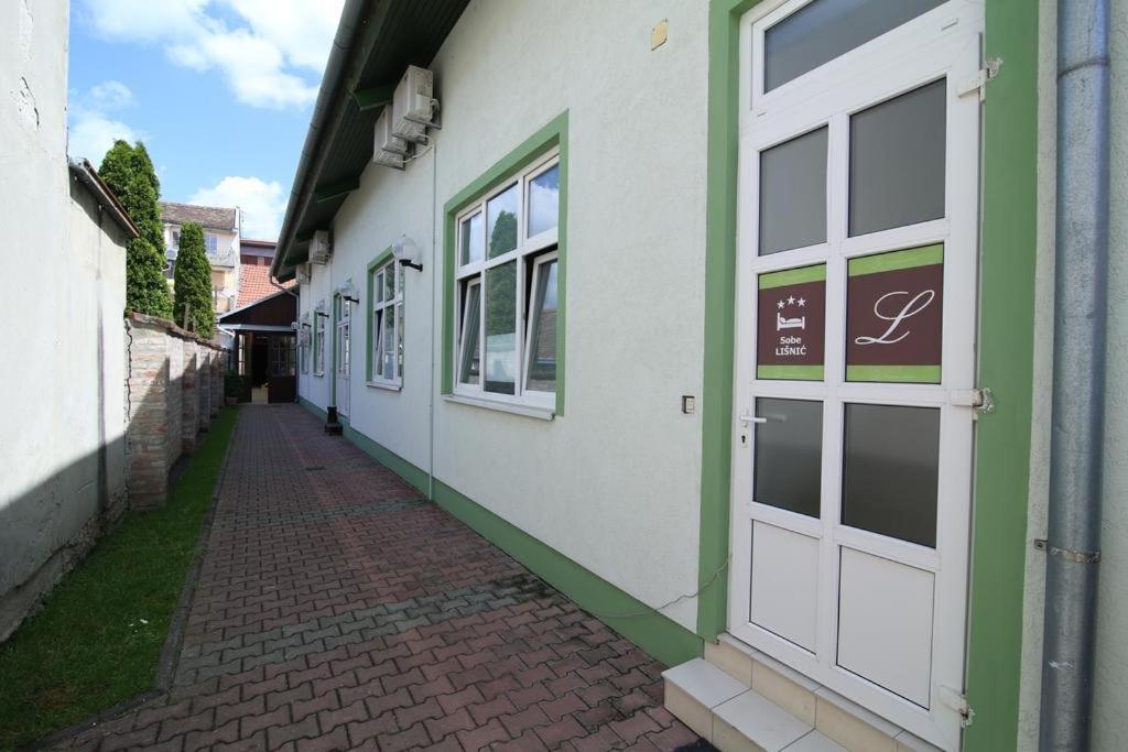 Rooms With A Parking Space Osijek, Slavonija - 15994 Exterior photo